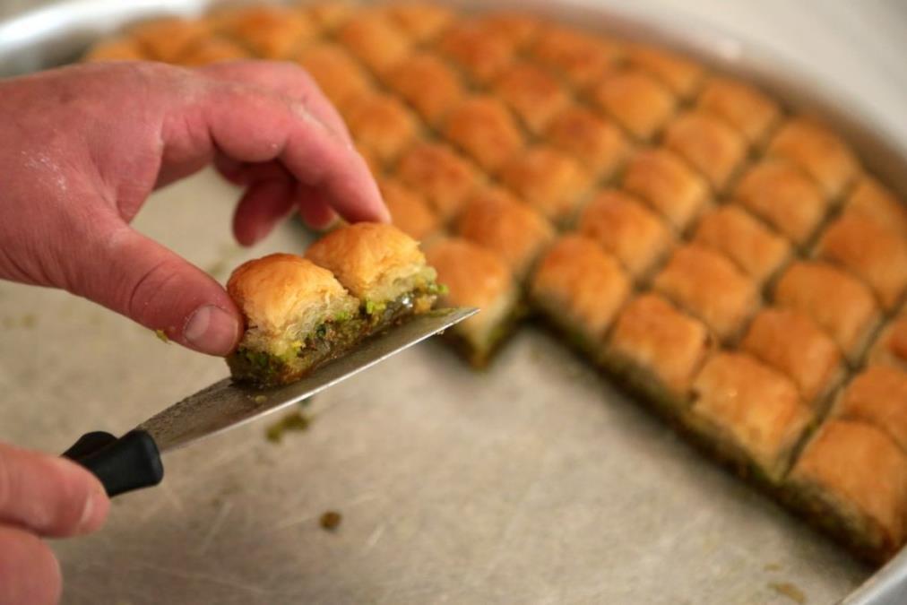 Mislili ste da je kajmak samo za slaniš? Zaboravljeni starinski recept za baklavu od koje doslovno polazi voda na usta!