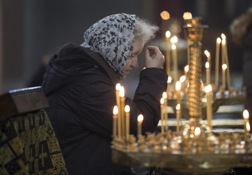 Danas slavimo svetitelje vere i stradanja, podvižnike i mučenike koji su kroz iskušenja, tamu i oganj ostali Hristu verni do samog kraja