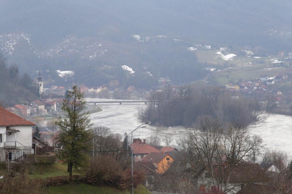 HOROR NA OBALI UNE! Pronađeno telo nepoznatog muškarca kod Kostajnice!