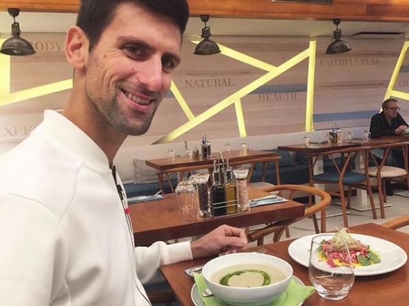 HOĆU SVE ONO ŠTO JEDE NOVAK ĐOKOVIĆ: Poznati fudbaler Barselone želi da produži karijeru!