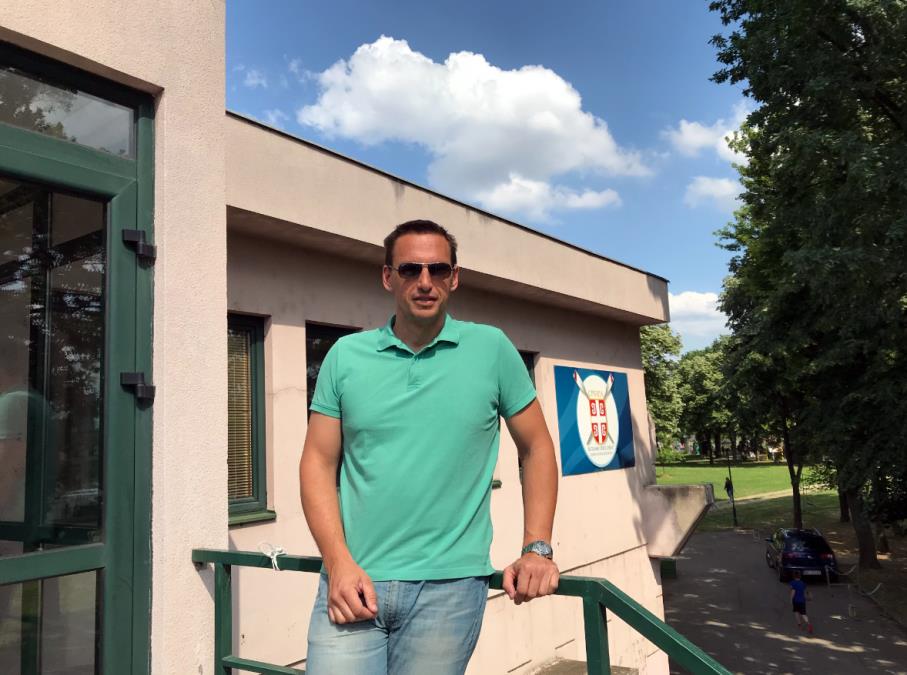 nikola-stojic-ispred-veslackog-saveza-srbije-foto-vss.jpg?ts=2018-05-21T10:46:06