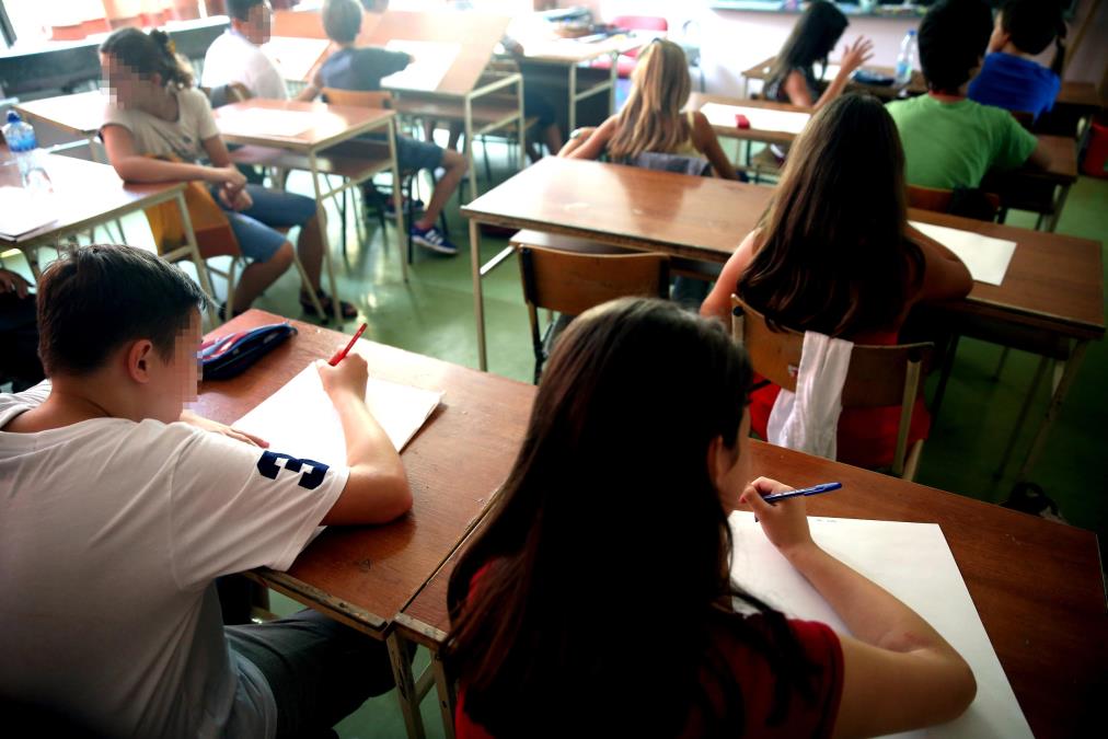 Kazne za roditelje do 100.000 dinara! Stiže najstroži zakon za škole, ova zabrana je ključna: Obezbeđenje će udaljavati đake, a uvodi se i pravilo pokajanja