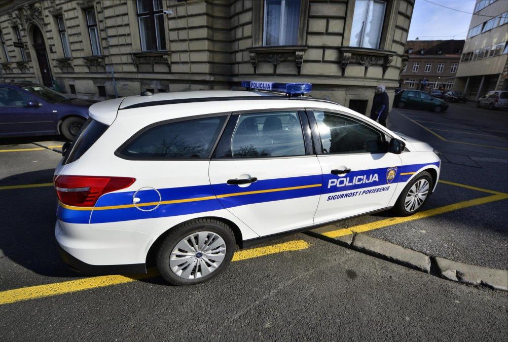 TINEJDŽER PRETUKAO UKRAJINCA U OPATIJI! Izašao iz automobila i prišao mu iz čista mira!
