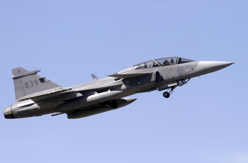 PRVI SNIMAK SA MESTA PADA VOJNOG AVIONA U MAĐARSKOJ! Srušio se moćni Gripen, hitno se oglasio premijer Mađar (VIDEO)