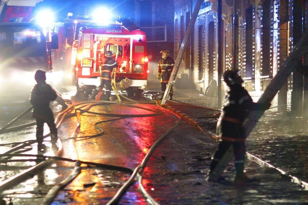 POŽAR U LUKSUZNOM HOTELU U PARIZU: Evakuisano najmanje 400 ljudi (FOTO)