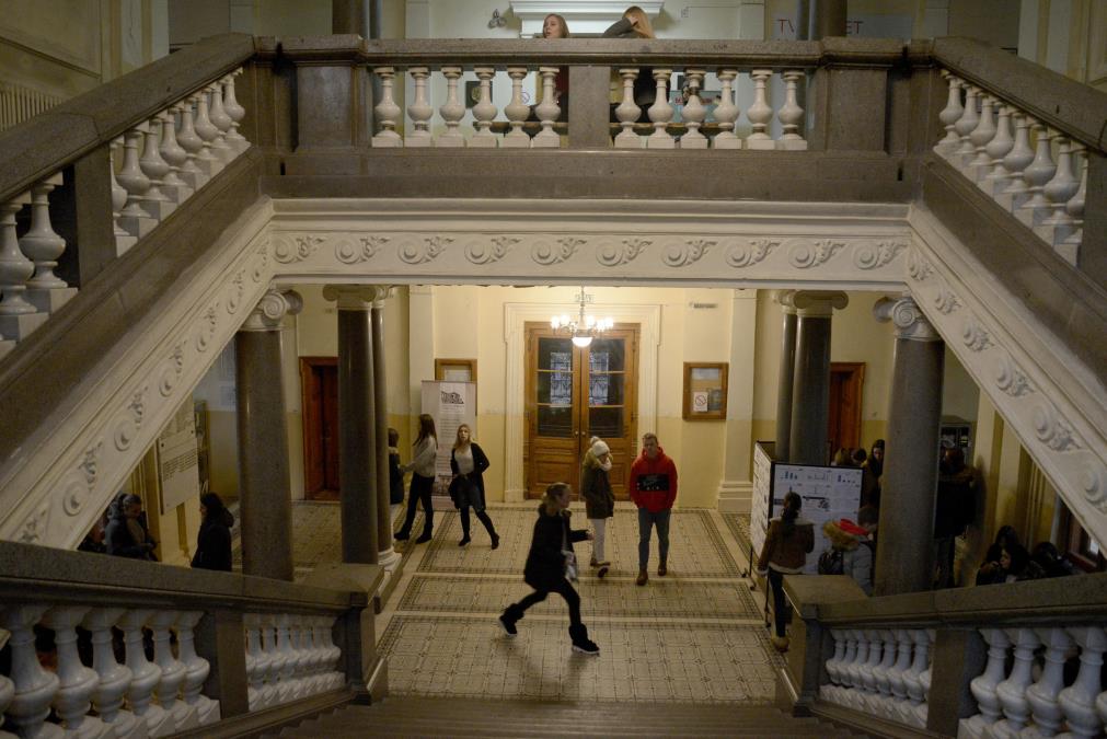 DOJAVA O BOMBI U BEOGRADSKOJ GIMNAZIJI: Pretnja upućena putem mejla