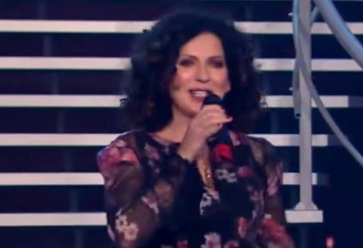 PLAKALA ZBOG TITA PA POBEGLA U INOSTRANSTVNO: Imala hit koji i danas svi pevaju: U Srbiju došla nakon 40 godina i nije mogla da veruje šta je doživela