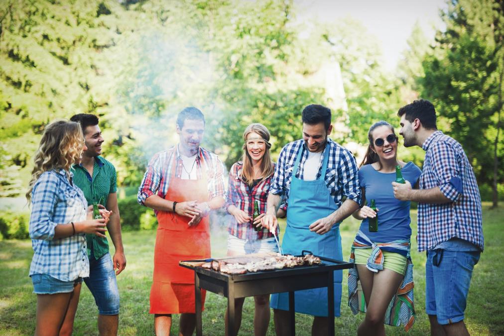 Vojislav pitao ChatGPT koliko kilograma mesa mu treba za Prvi maj: Odgovor izazvao polemiku kod Srba