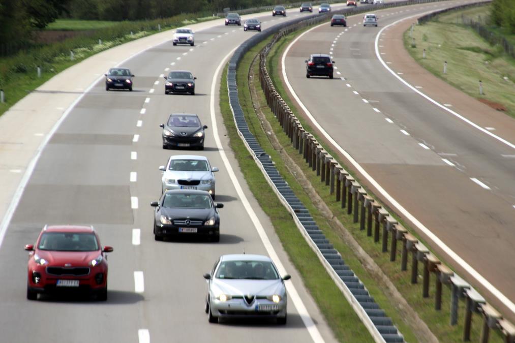 AMSS: Povoljni uslovi za vožnju, kamioni na Batrovcima čekaju 10 sati