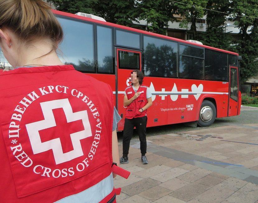 Hiljade građana Subotice zavise od pomoći: Crveni krst nastavlja podelu paketa hrane