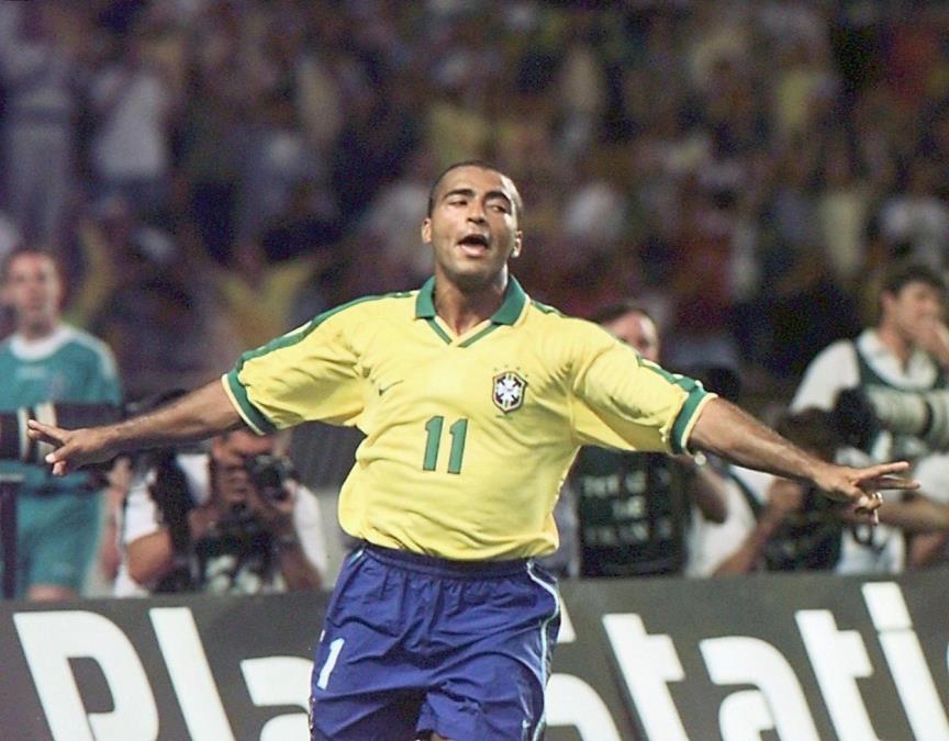 LEGENDARNI BRAZILAC ZAVEO DRUGARICU BIVŠE DEVOJKE: Vodi je svuda po Evropi, mlađa je od njega 34 godine...