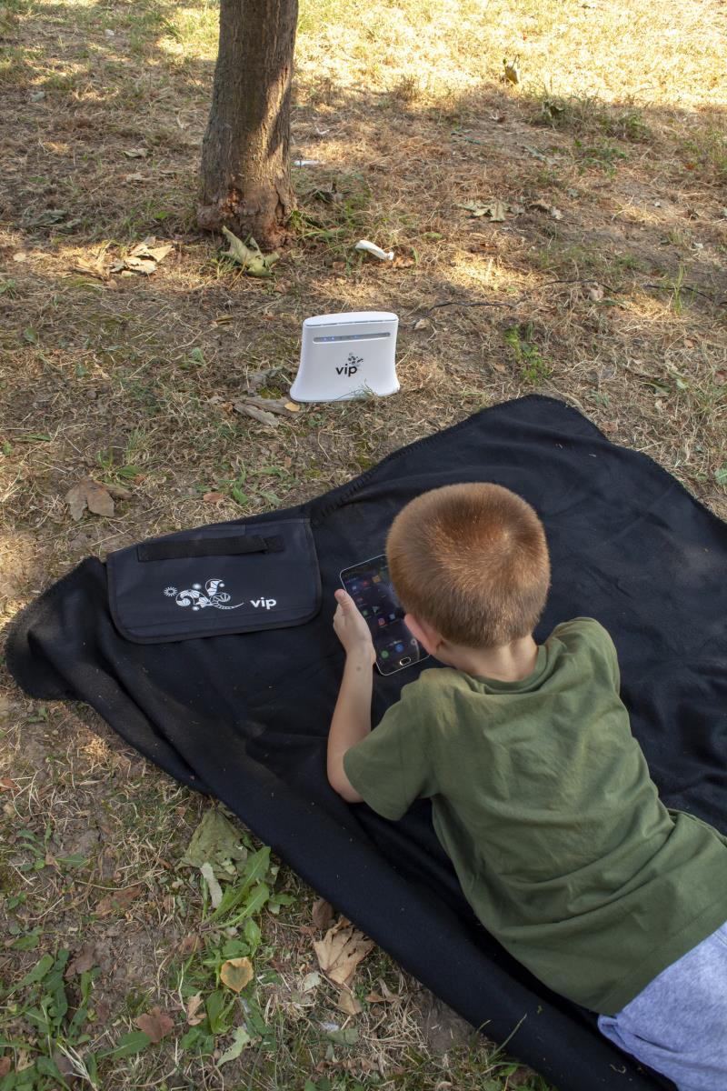 vip-mobile-obezbedio-je-wifi-da-deca-mogu-da-naprave-kratak-predah-uz-omiljene-igrice.jpg