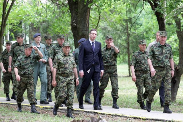 aleksandar-vucic-na-aerodromu-batajnica.jpg