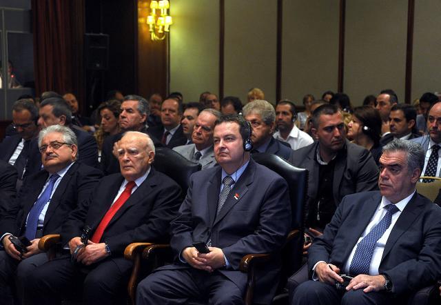 ivica-dacic-karolos-papuljas-poslovni-forum.jpg