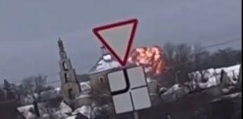 20240124-11-06-13video-ruski-vojni-avion-pada-kao-strela--prvi-snimak-letelice-koja-se-srusila-.jpg