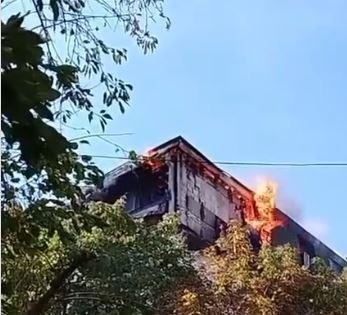 2024-09-21 16_04_38-192.RS _ Tokom velikog požara na zgradi u Braničevskoj ulici u Požarevcu, užaren.jpg