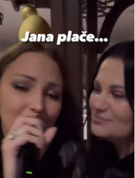 Prija peva, a Jana roni suze