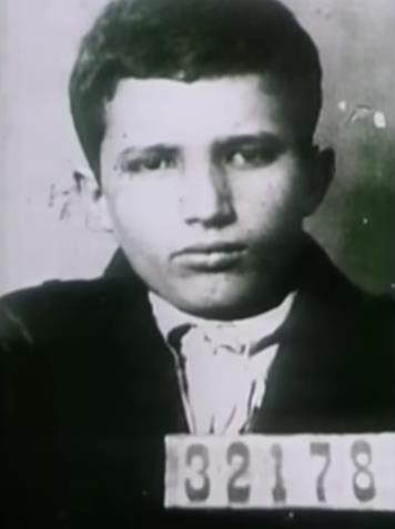 Petnaestogodišnji Nikolaje Čaušesku u pritvoru