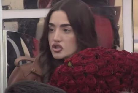 Oglasio se Krofak nakon što je Anđeli poslao 101 ružu