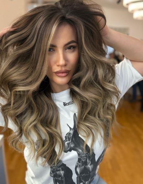 ZABLISTALA NA FINALU RIJALITIJA, A EVO KAKO JE NEKADA IZGLEDALA: Kristina Spalević nekada bila rasna crnka, evo na šta je Kristijan Golubović pao (FOTO)