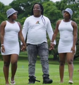 Sestre bliznakinje dele dečka 1.jpg