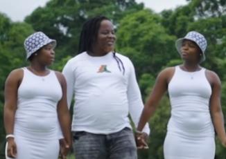 Sestre bliznakinje dele dečka Screenshot 2025-03-26 134921.jpg