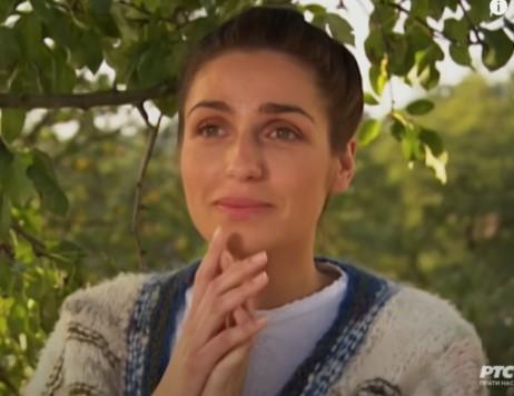 Mariana Arandjelovic u seriji Selo gori, a baba se češlja