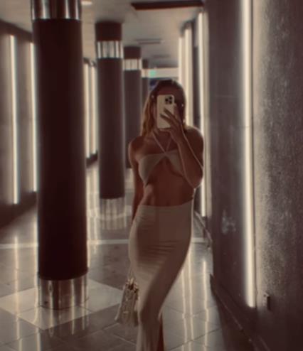 Nikolina Kovačević pokazuje atribute