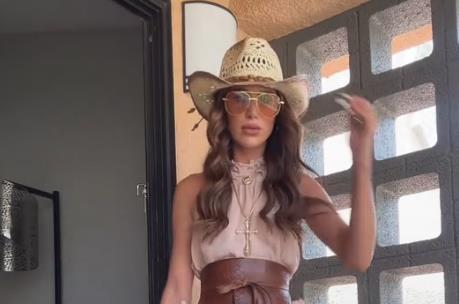 Džezmin Devenport 1.png