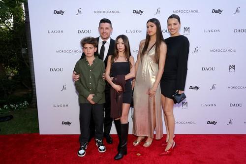 Adrijana Lima sa porodicom