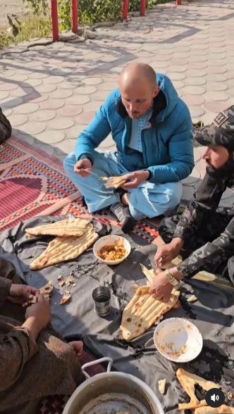 Dragan Šibalić sa Talibanima 2.jpg