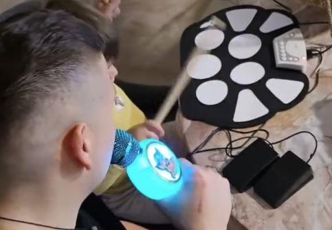 Sloba Radanović zapevao sa sinom