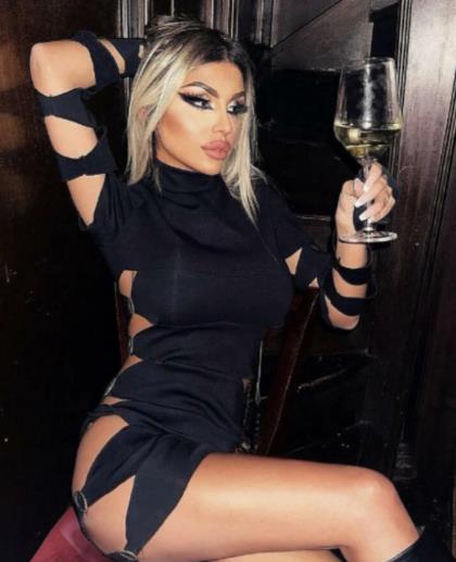 IVANA ŠOPIĆ ZAPALILA INTERNET FOTKOM NA KOJOJ NEMA DONJI VEŠ! Voditeljka u vreloj pozi, a tek da vidite šta drži u ruci