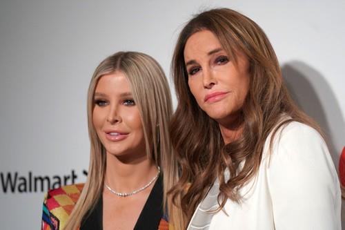 Kejtlin Džener i Sofija Hačins na svečanosti