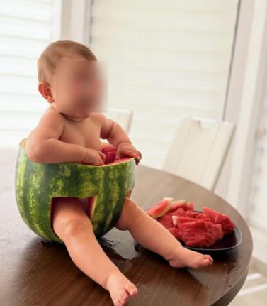 Darko Lazić ubacio ćerku u lubenicu