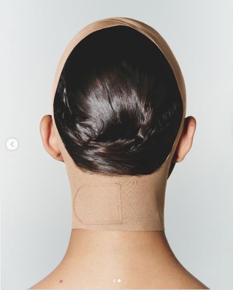 Kim Kardašijan lansirala steznik za lice.jpg