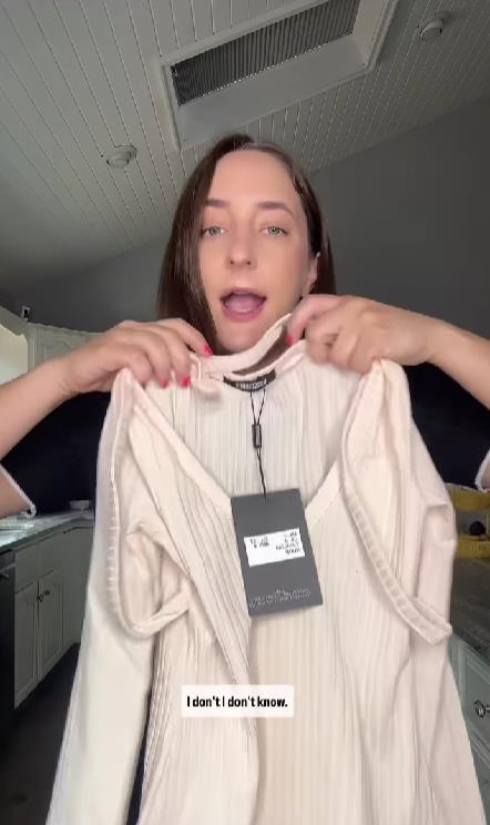 Otvorila paket posle 10 godina koji joj je greškom stigao.jpg