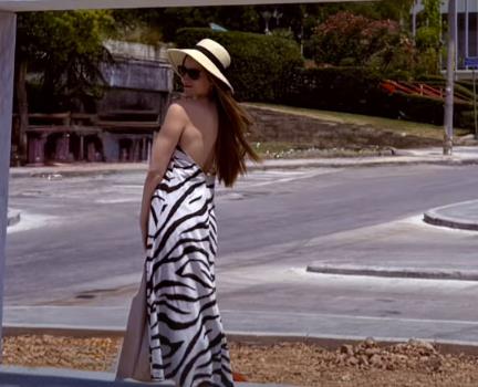 Marija Bergam sa šeširom i haljini na odmoru u Grčkoj