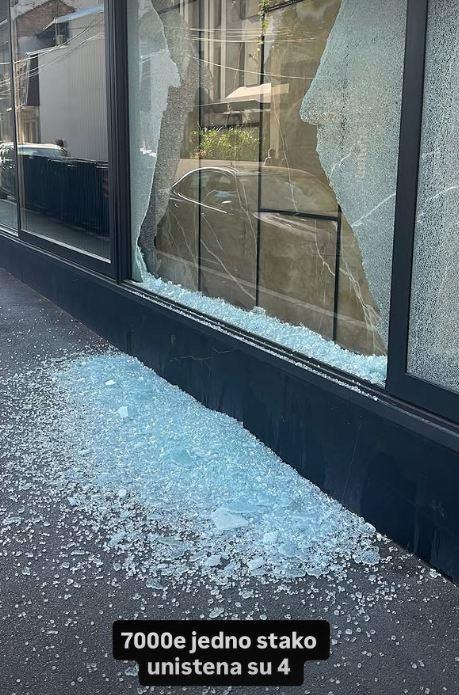 Adam Adaktar, uništen lokal