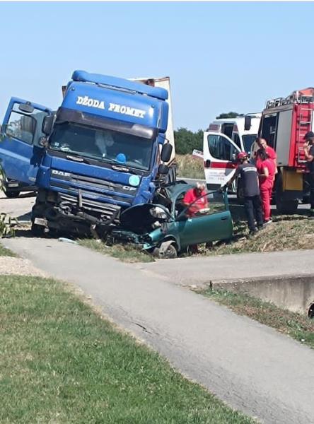 Ugrinovci saobracajna nesreća Predrag (19) i Lazar (17) Useinović poginuli poginula braća Ugrinovci-Batajnica.jpg