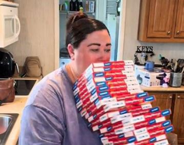 Majka troje dece kupila 37 gotovih pica.jpg