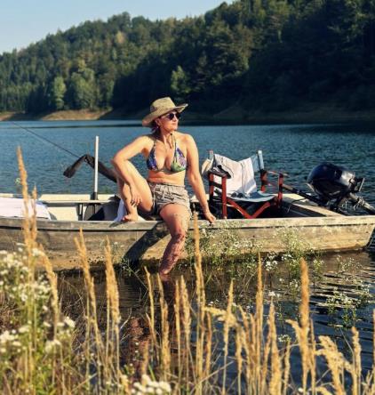 Nevena Buča uživa na moru i peca