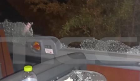 2025-08-21 09_00_02-Επίθεση με πέτρες σε τουριστικό λεωφορείο από ανήλικους - Τρεις τραυματίες - ΤΑ .png