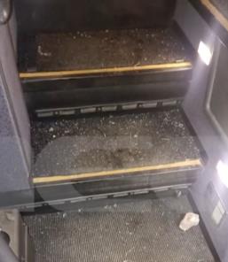 2025-08-21 08_59_41-Επίθεση με πέτρες σε τουριστικό λεωφορείο από ανήλικους - Τρεις τραυματίες - ΤΑ .png