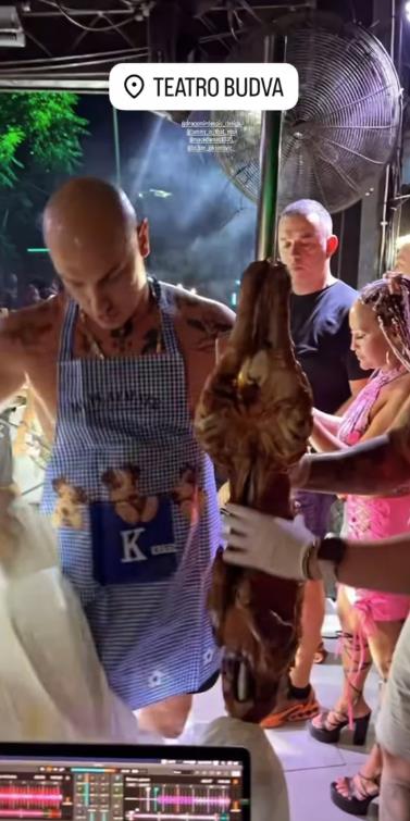 Dragomir Despić Desingerica doneo pečenje na nastup