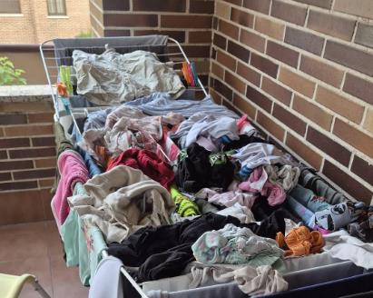 muškarac namerno nije složio veš na žici da bi simulirao nesposobnost