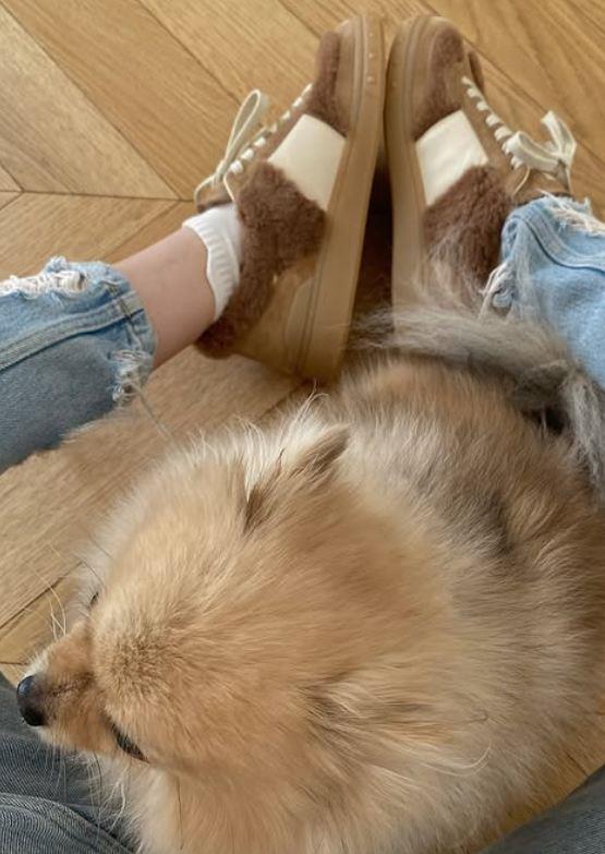 Ema Cepter sa kućnim ljubimcem