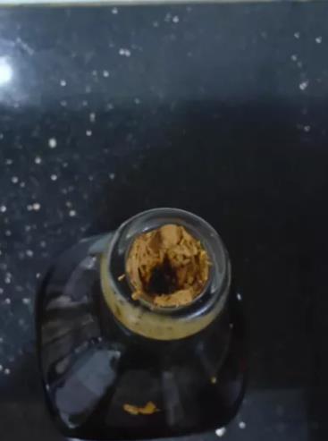 Viski star 17 godina. Čep mu se raspao u rukama