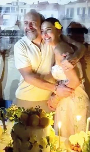 Berguzar Korel na proslavi svog rođendana