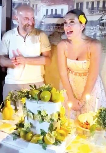 Berguzar Korel na proslavi svog rođendana